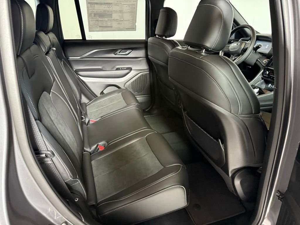 New 2025 Baltic Gray Metallic Clear-Coat Exterior Paint Jeep Altitude X image 16