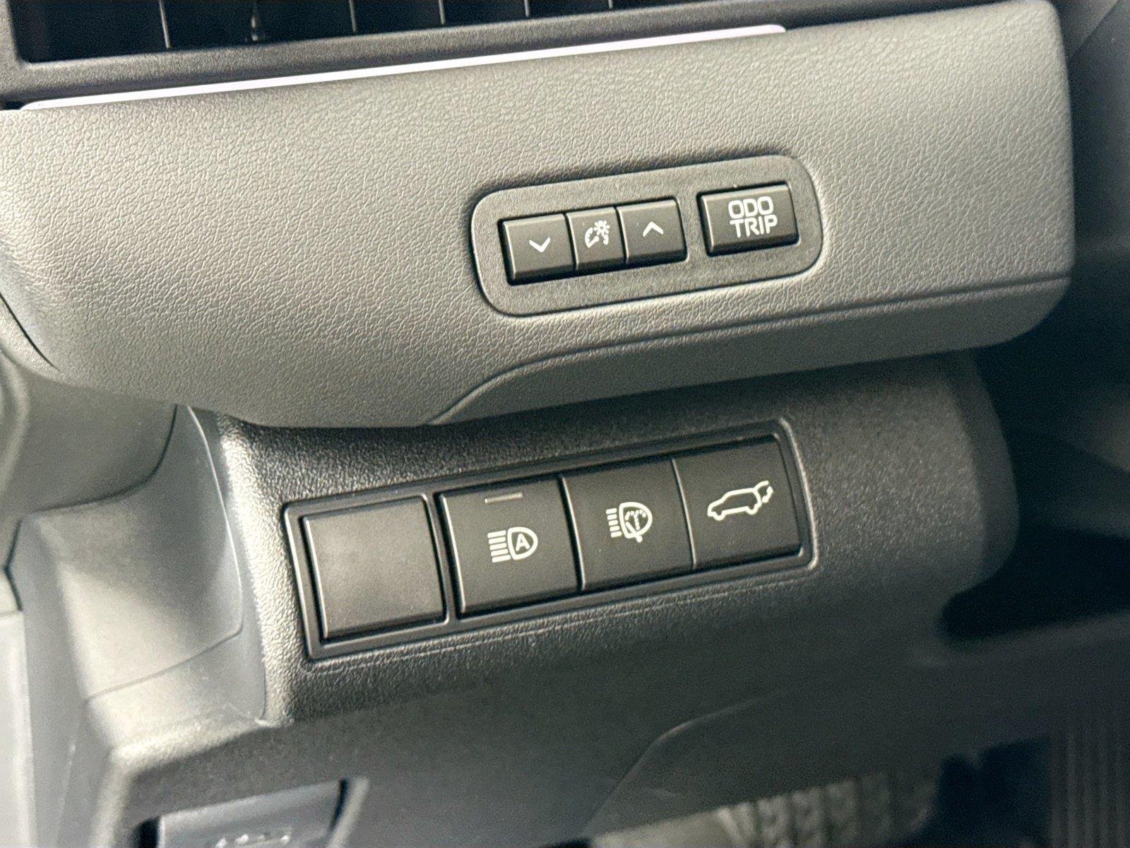 New 2026 Wind Chill Pearl Toyota SE image 18