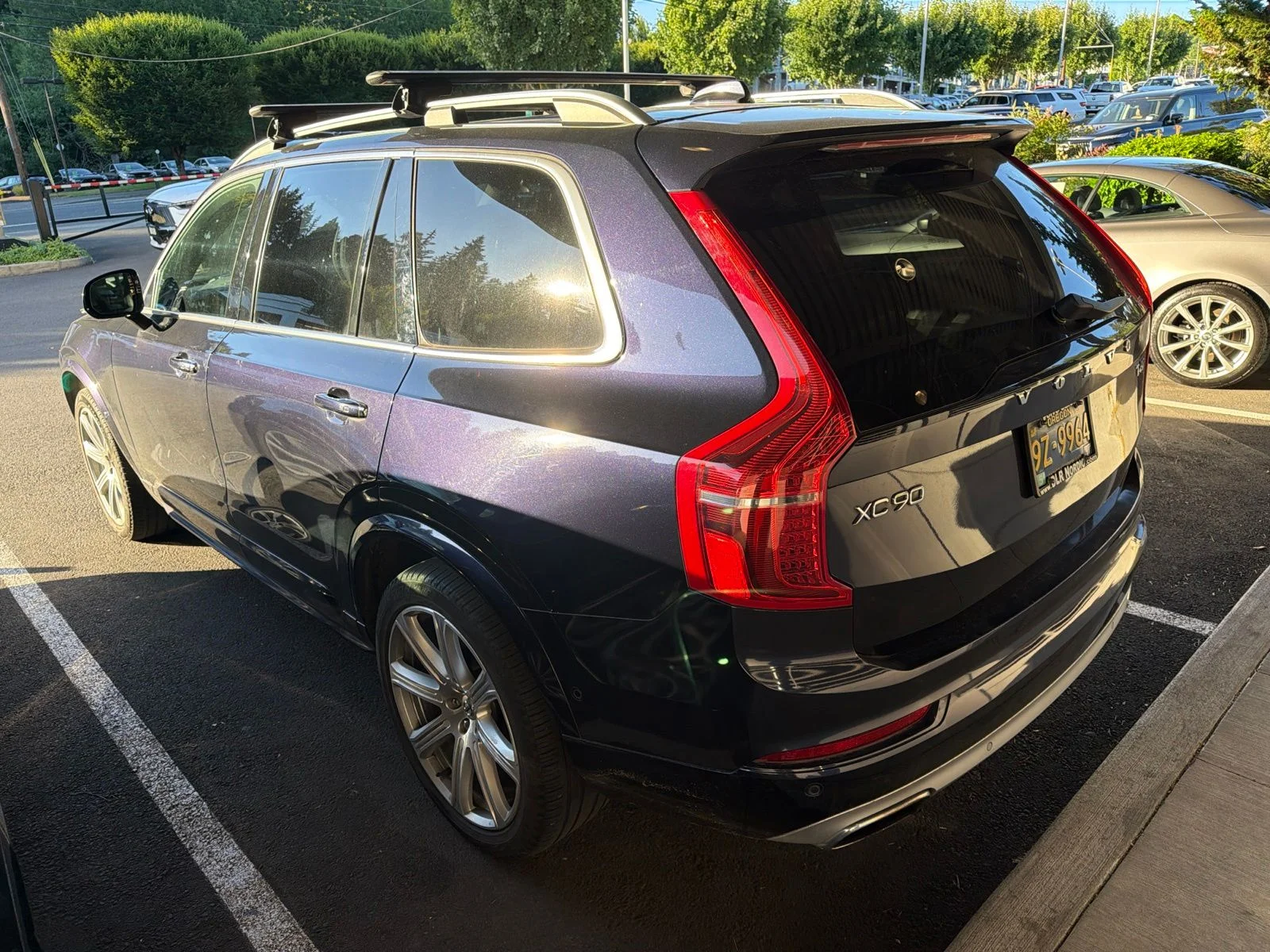 Used 2019 Blue Volvo T6 Momentum image 7