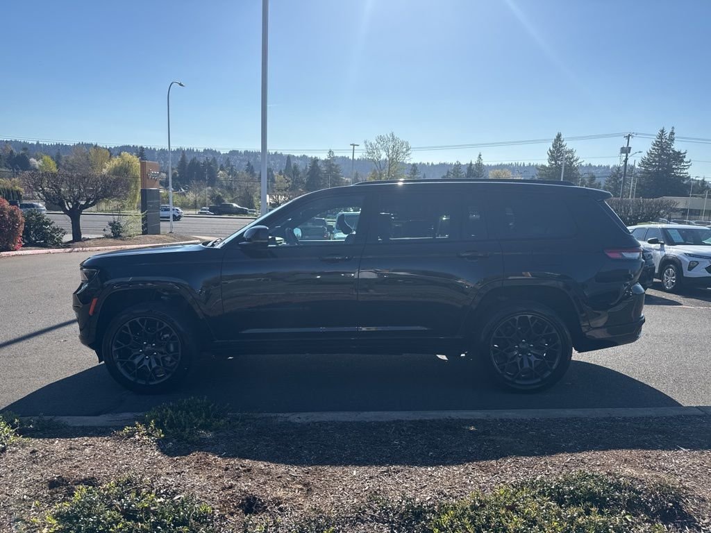 Used 2024 Black Jeep Summit image 4