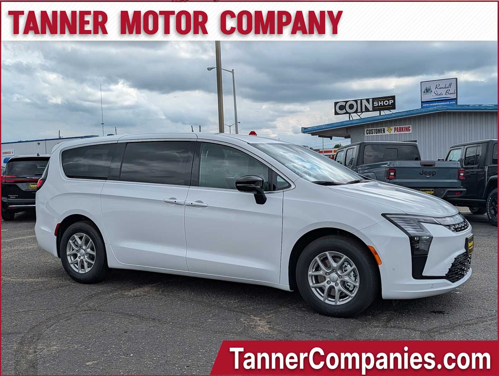 2027 Chrysler Pacifica Select's photo