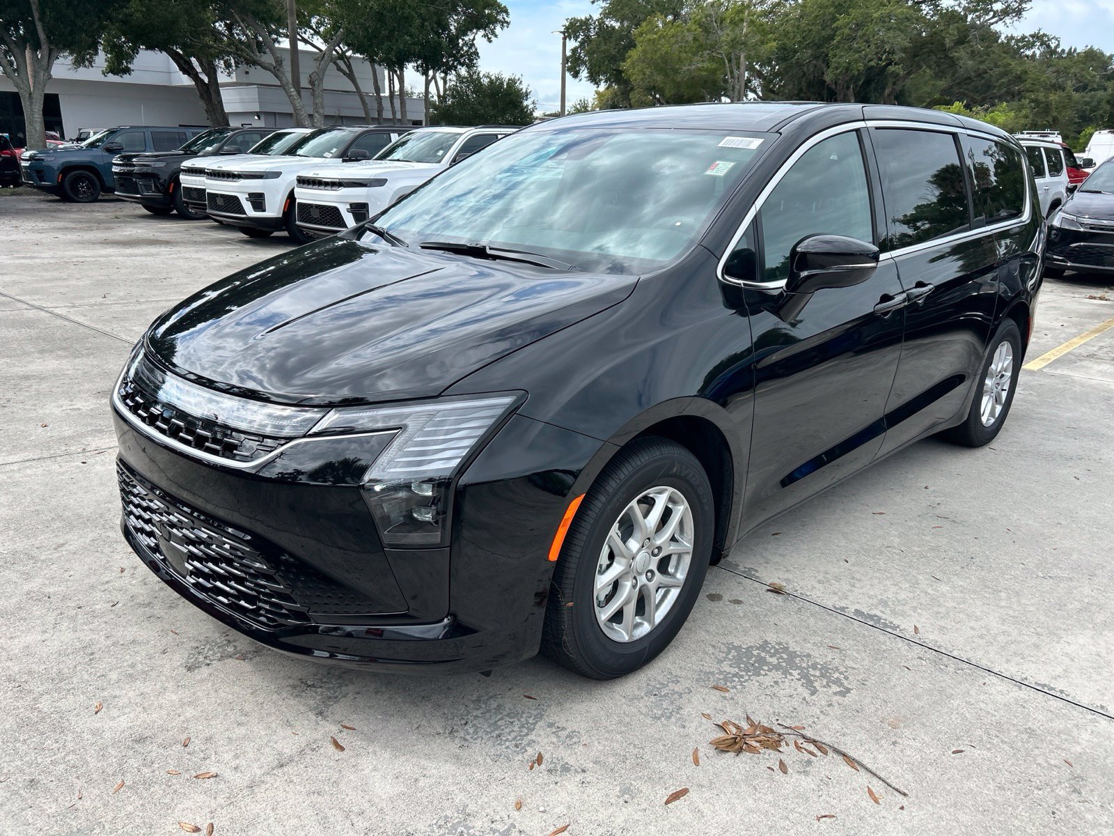 2027 Chrysler Pacifica Select