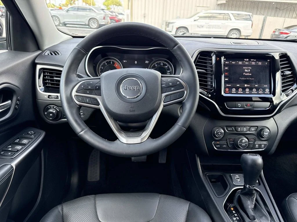 Certified Used 2019 Crystal Metallic Jeep Limited image 18