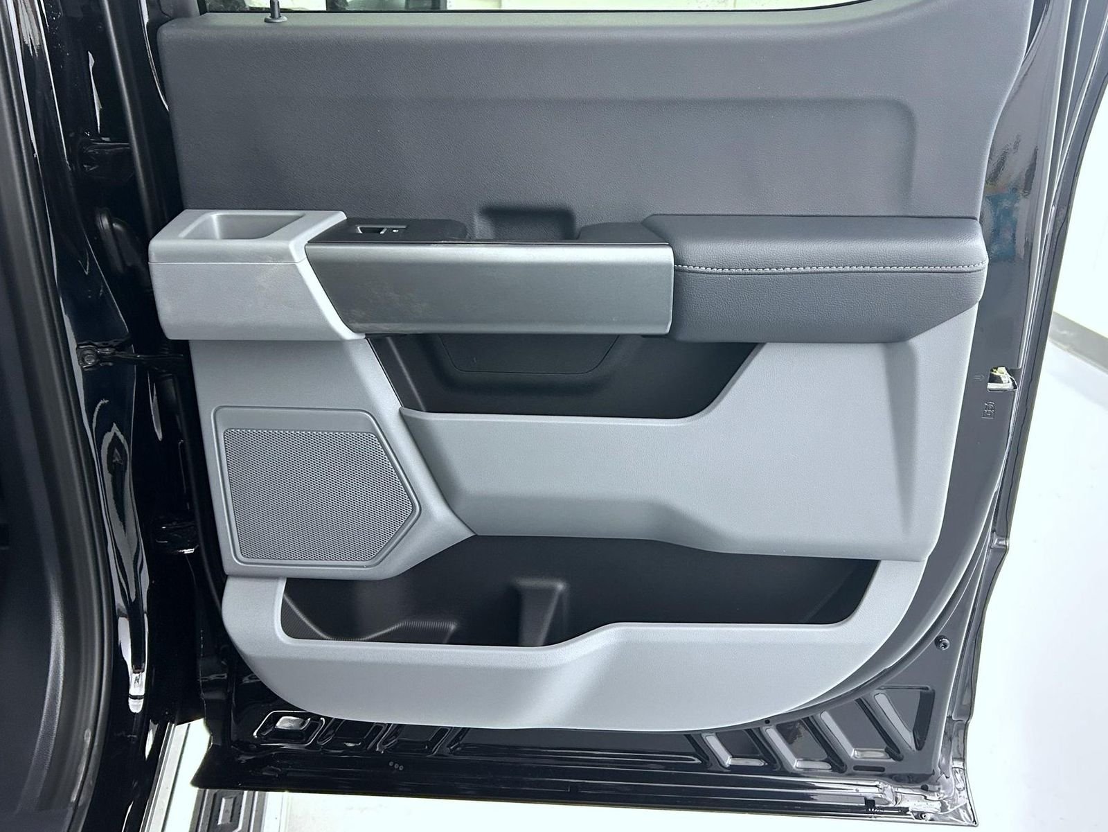 New 2026 Agate Black Metallic Ford XLT image 17