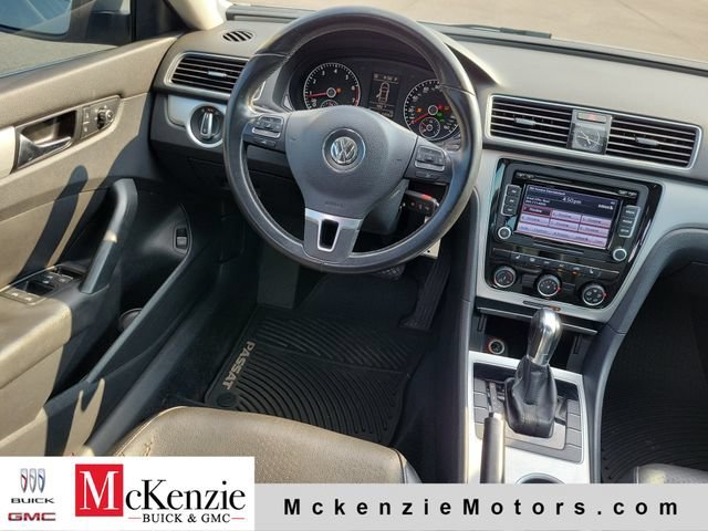 Used 2013 Silver Volkswagen SE image 26