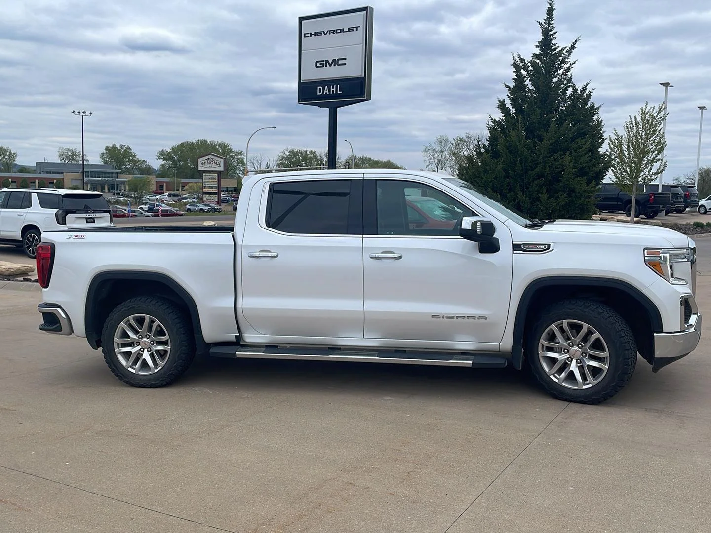 Used 2022 GMC Sierra 1500 Limited SLT with VIN 3GTU9DEL1NG201622 for sale in Winona, Minnesota