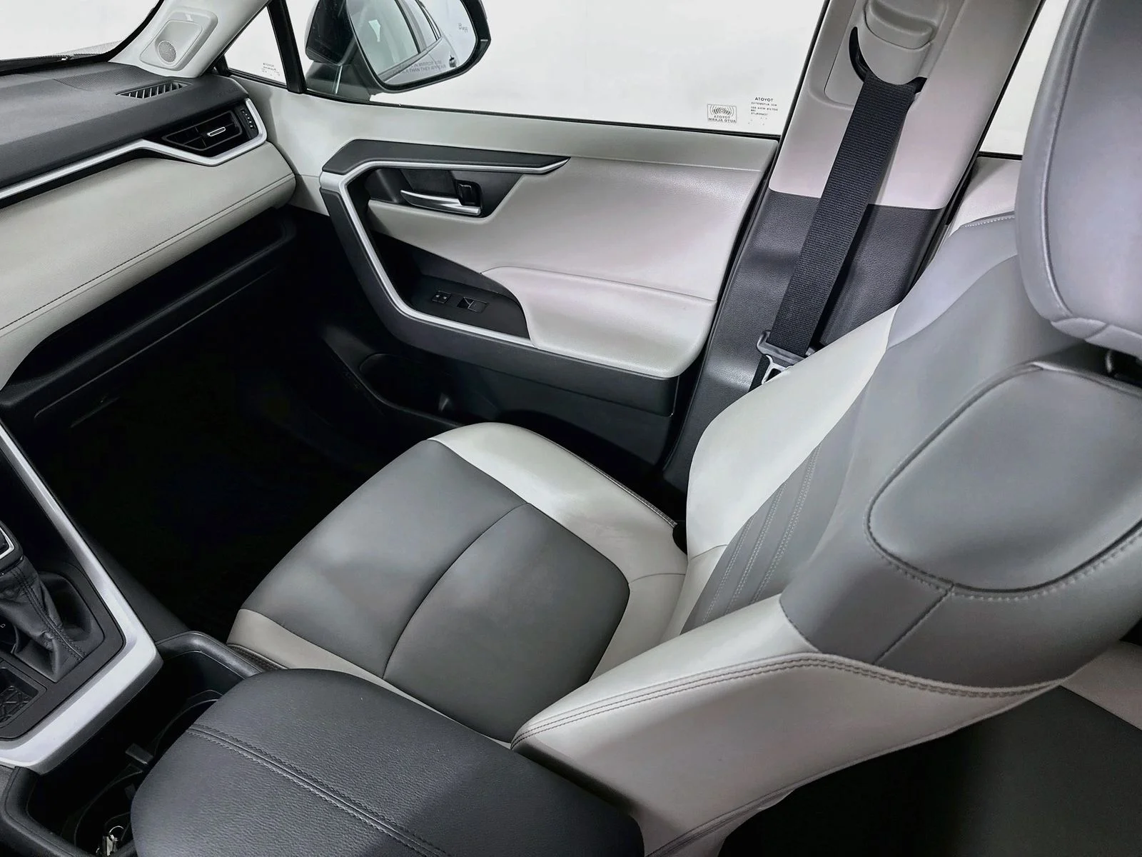 Used 2023 Gray Toyota XLE Premium image 25