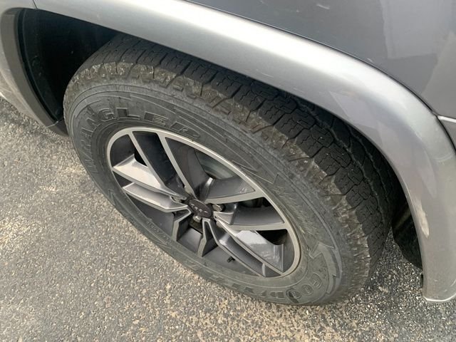 Used 2019 Silver Jeep Overland image 4