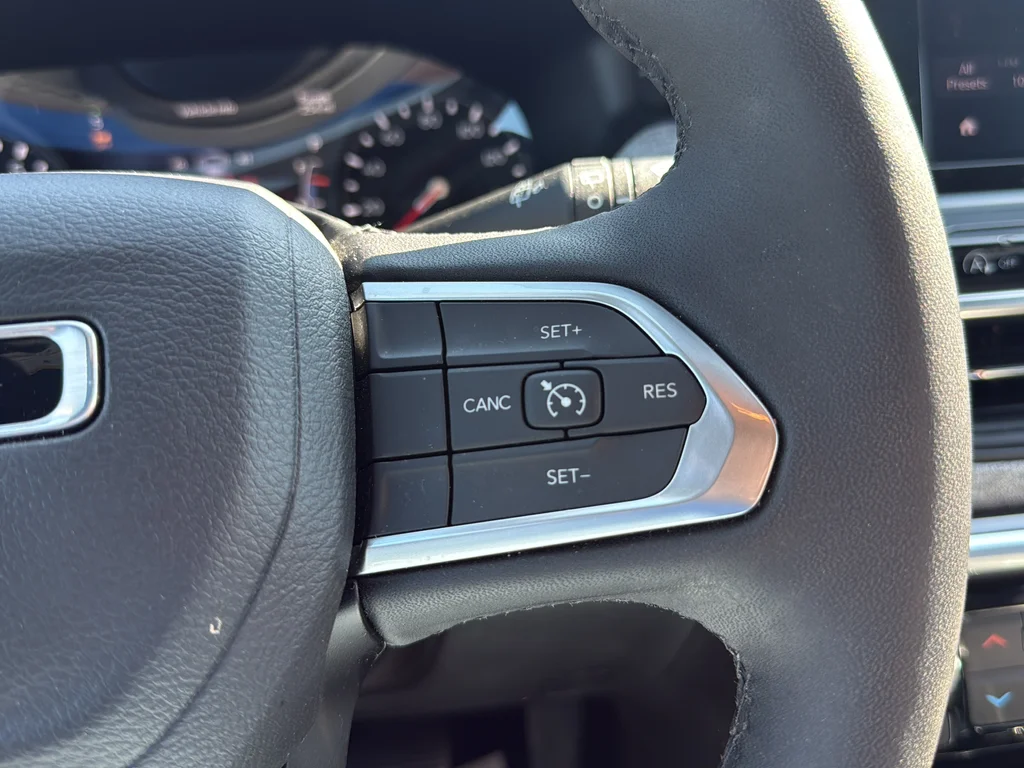 Used 2025 Red Jeep Latitude image 19