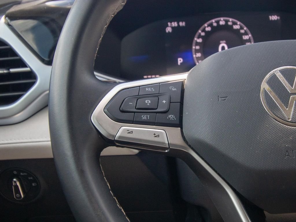 2025 Volkswagen Taos SE - Photo 15