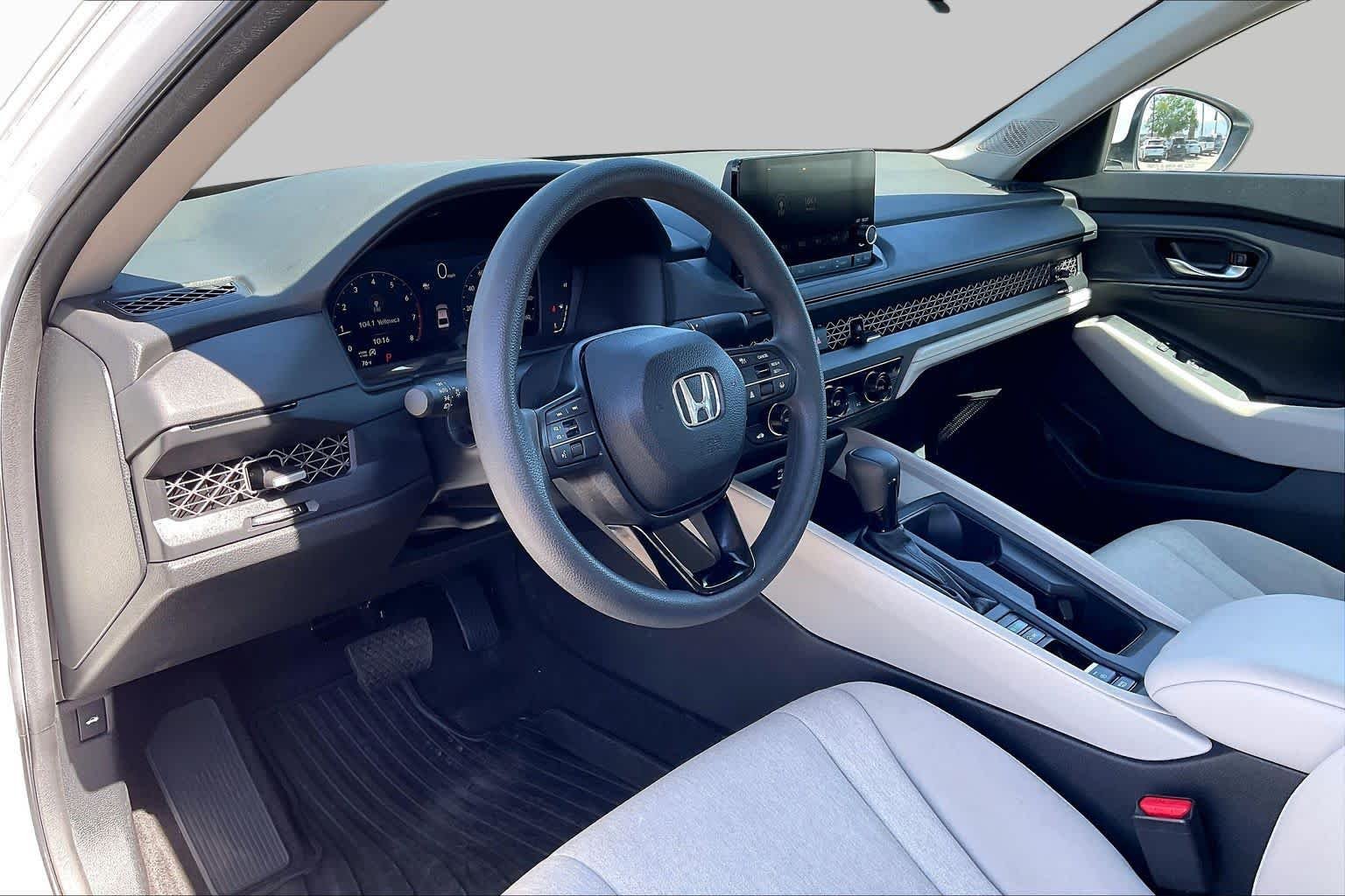Used 2024 Platinum White Pearl Honda EX image 16