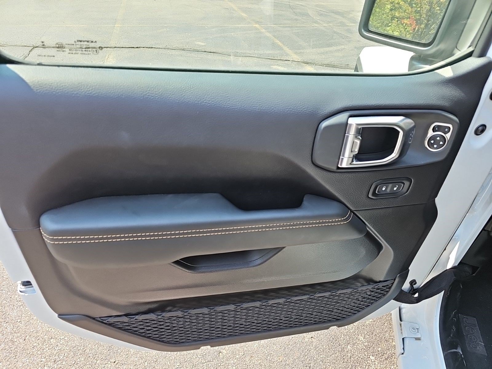 Certified Used 2025 Bright White Clearcoat Jeep Sahara image 18