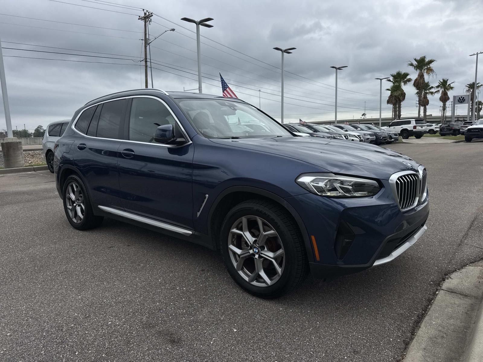 Used 2024 Blue BMW sDrive30i image 3
