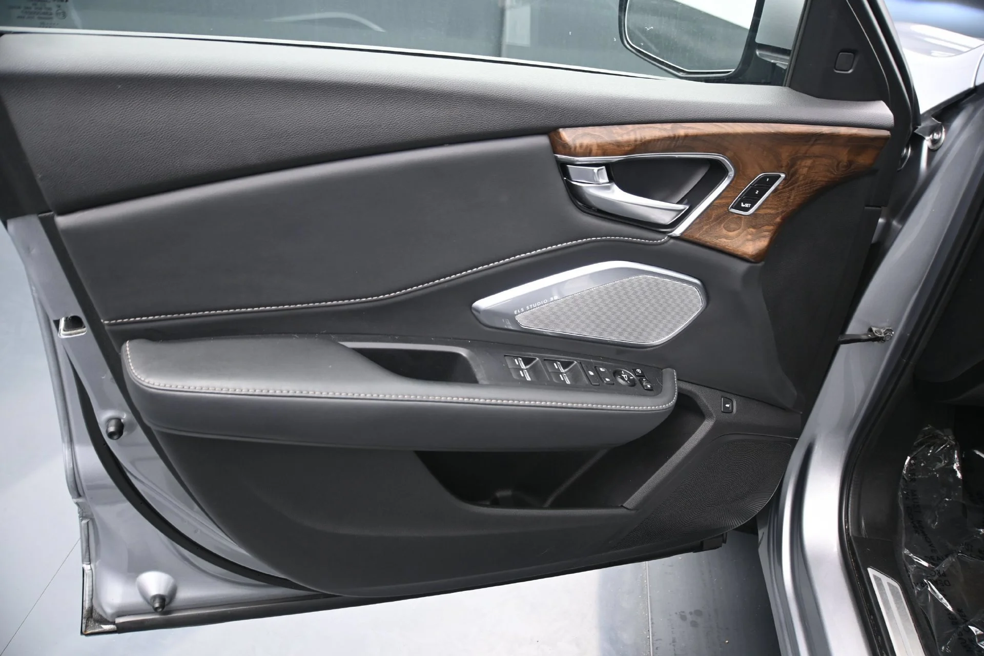 Used 2021 Silver Acura Platinum Elite AWD image 18