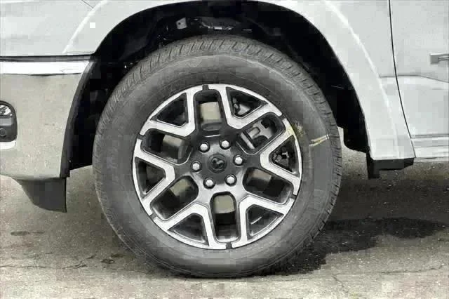 New 2026 Bright White Clear-Coat Exterior Paint RAM LARAMIE image 25