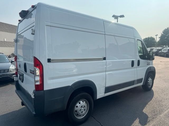 Used 2018 Bright White Clearcoat Ram Base image 25