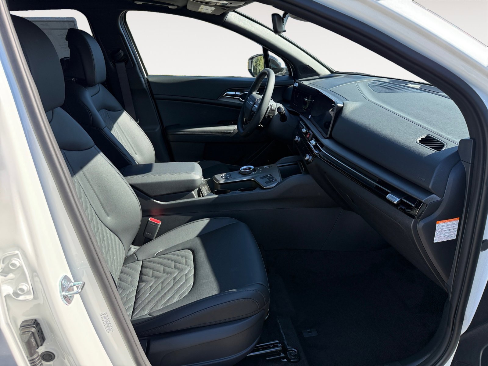 New 2026 Snow White Pearl Kia X-Line image 19