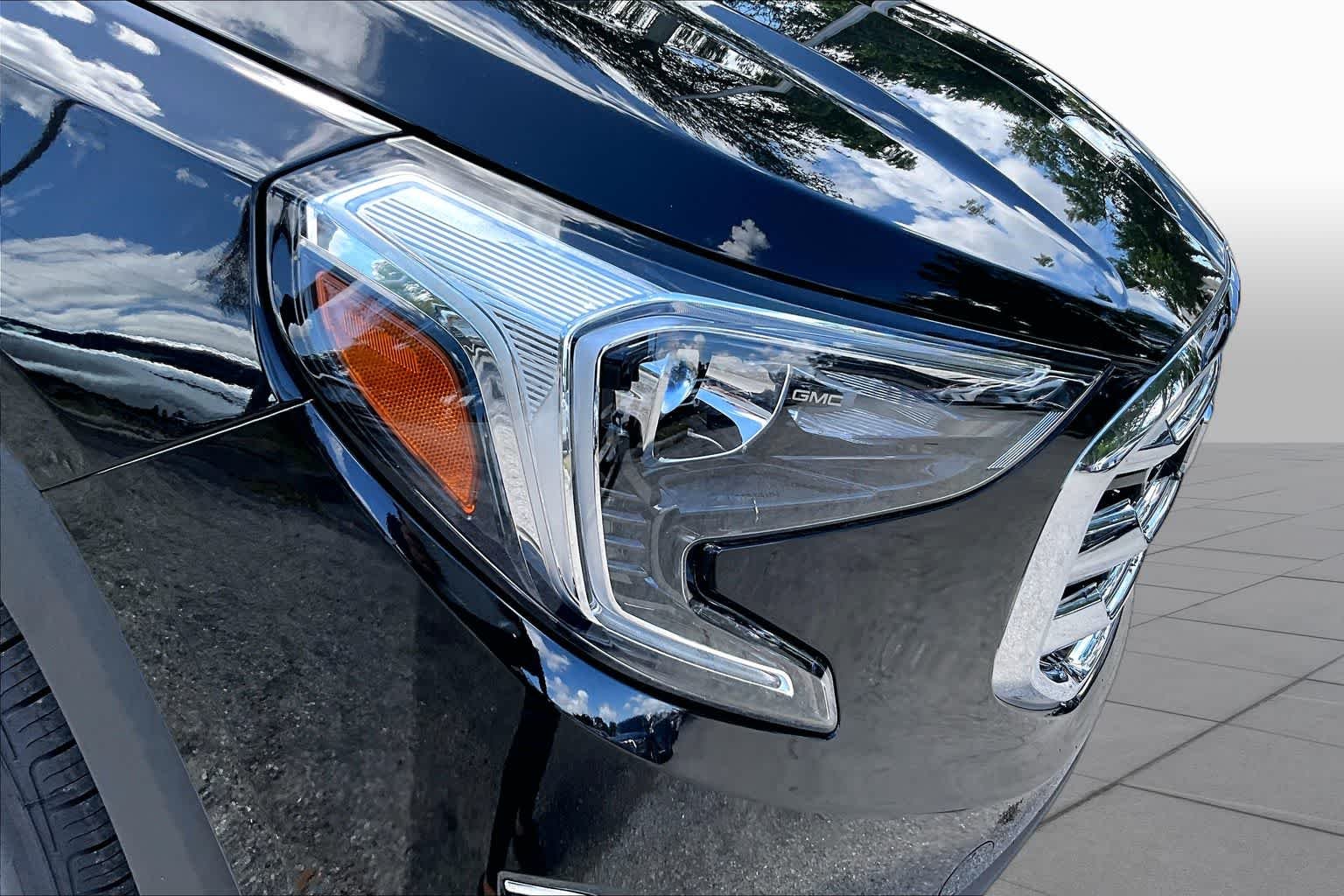 Used 2019 Ebony Twilight Metallic GMC SLE image 28