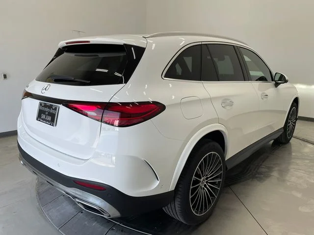 New 2027 White Mercedes-Benz GLC 300 image 33
