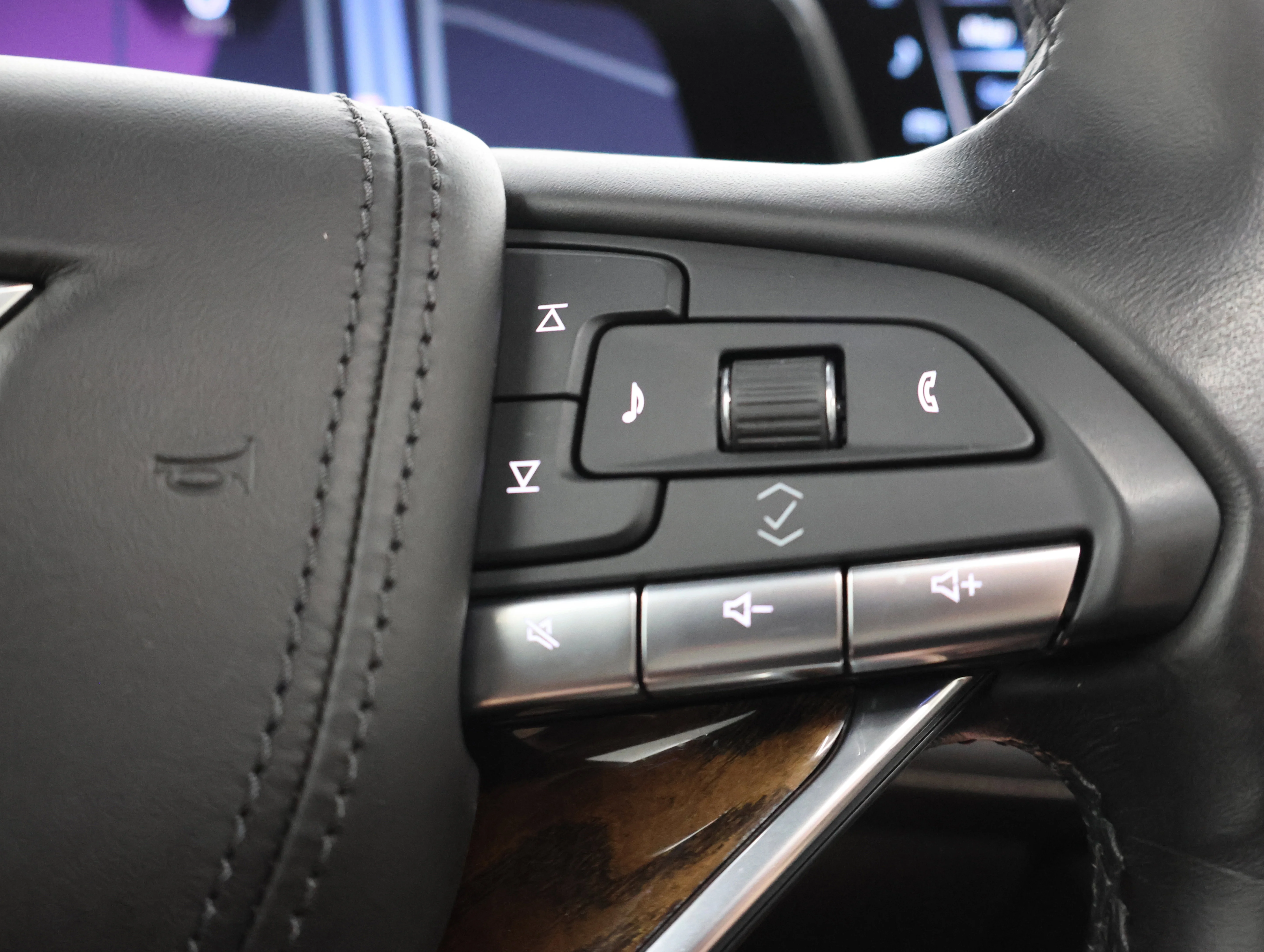 Used 2021 Black Raven Cadillac Sport Platinum image 15