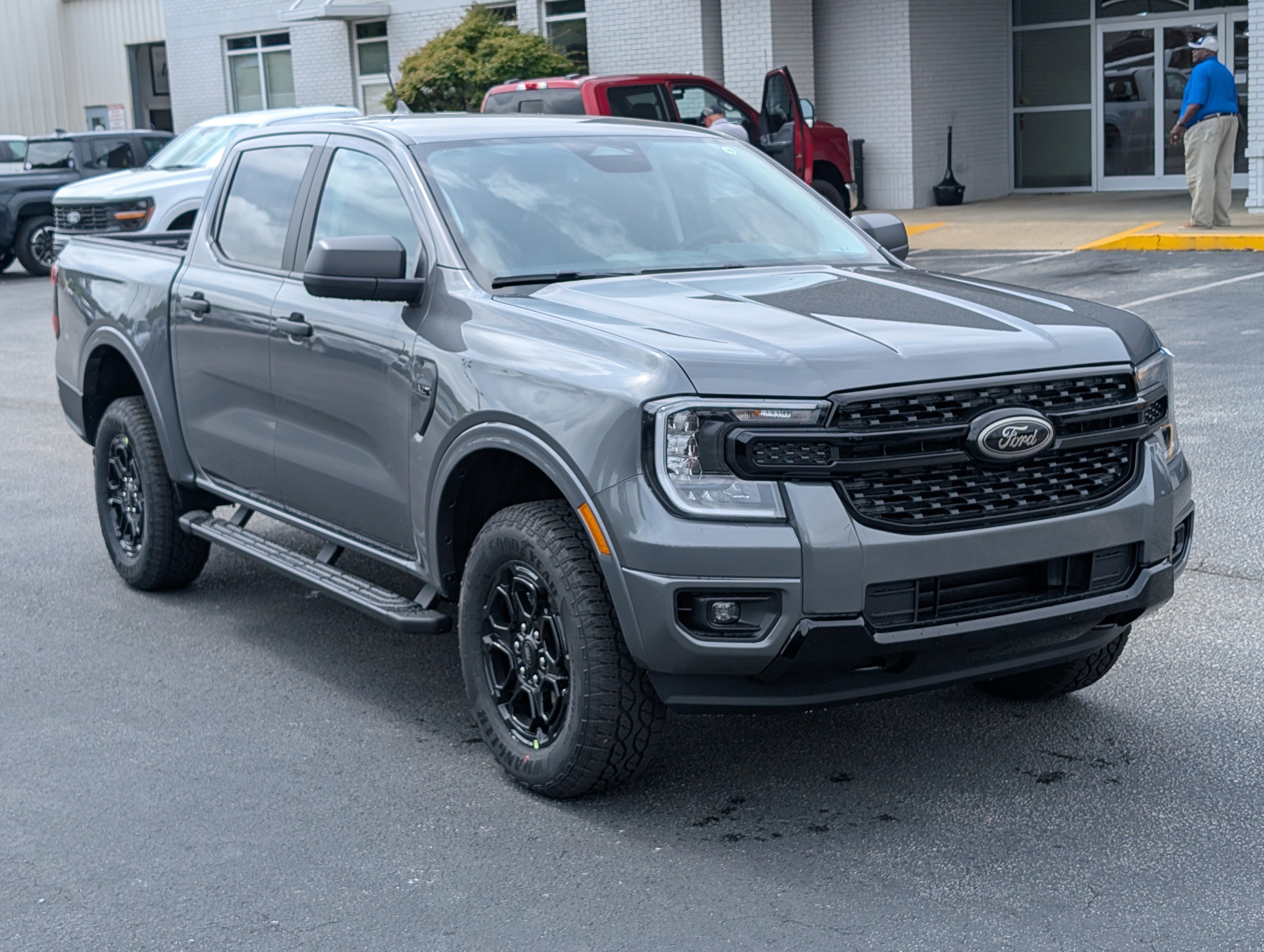 New 2026 Carbonized Gray Metallic FORD XLT image 4