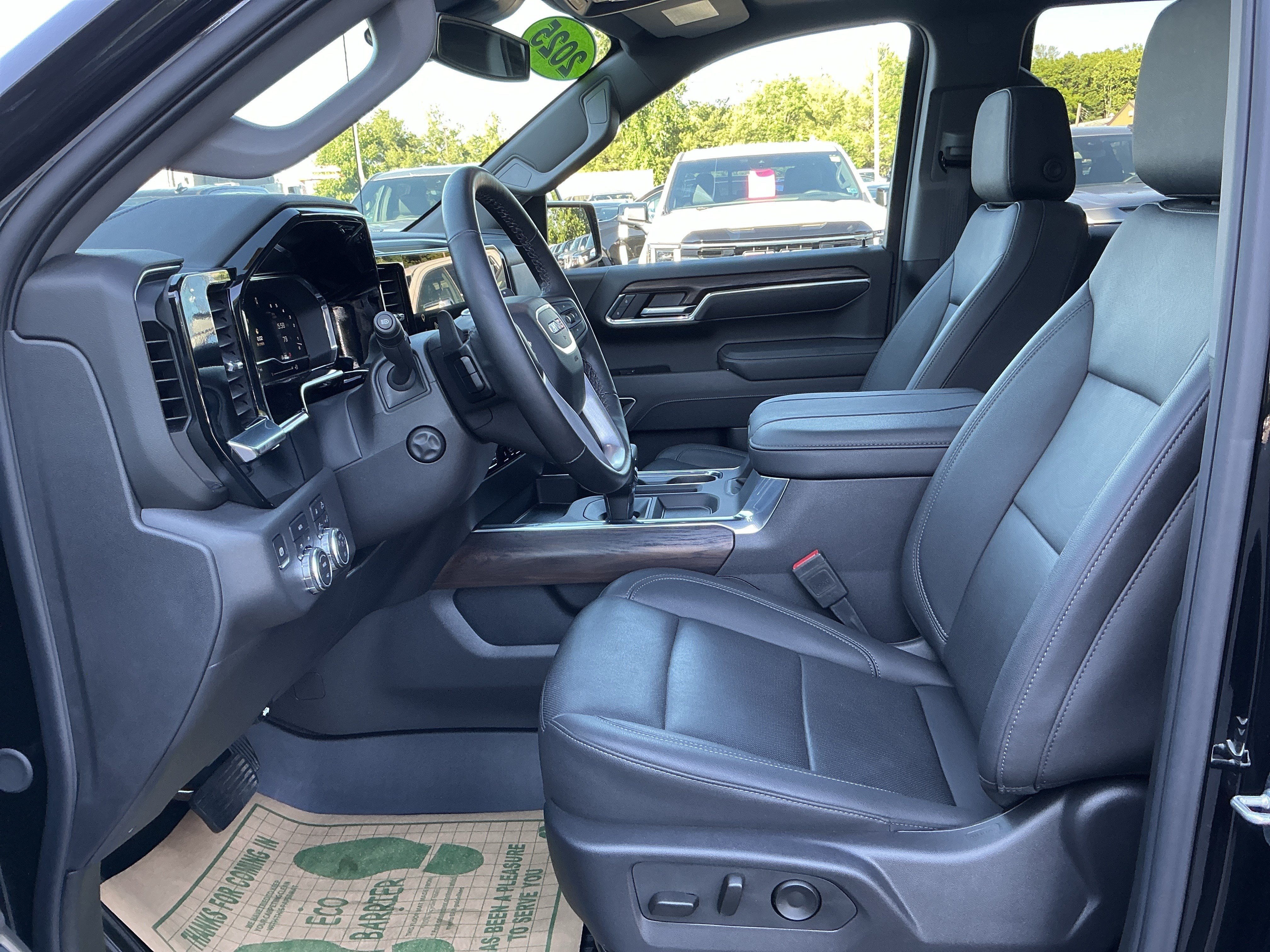 Used 2025 Onyx Black GMC SLT image 15