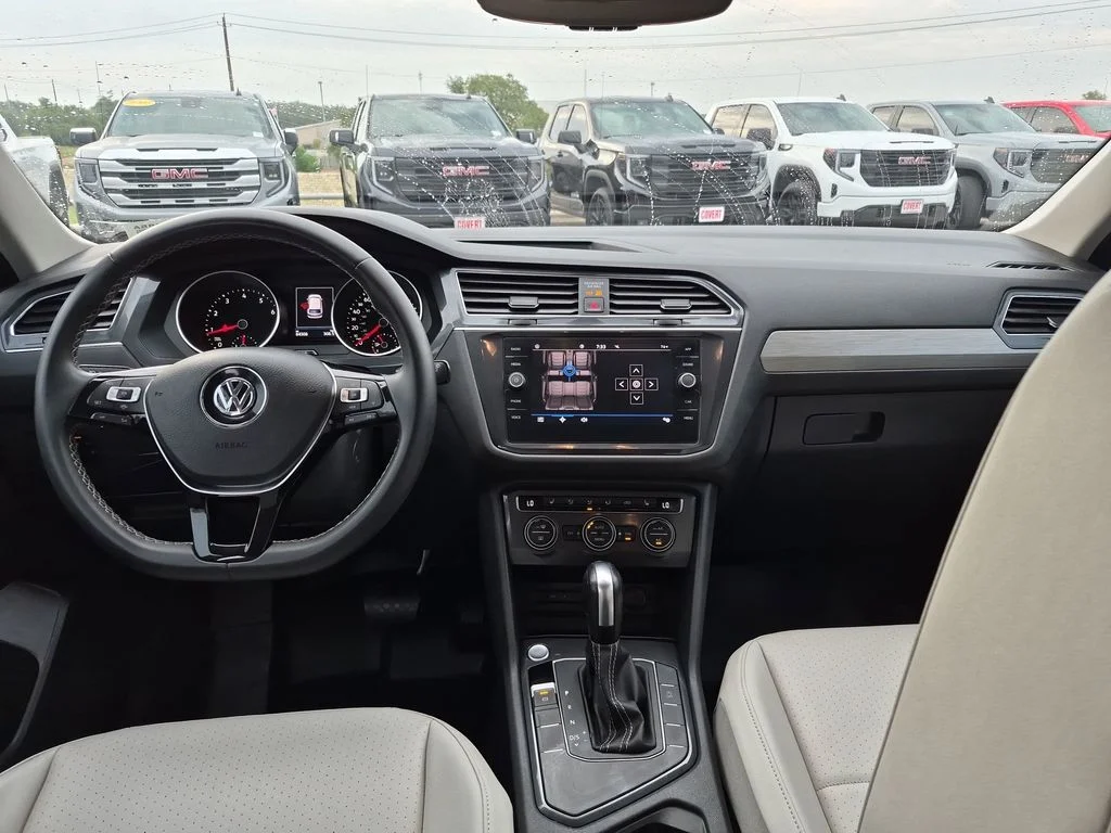 Used 2021  Volkswagen 2.0T SE image 29