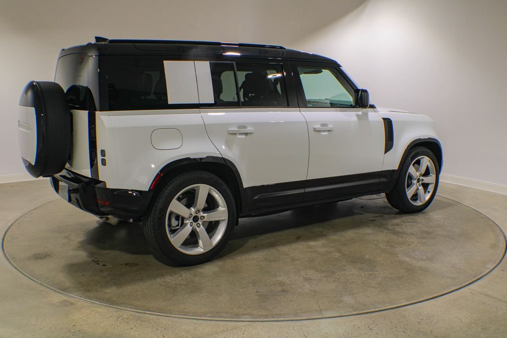New 2026 Fuji White Land Rover X-Dynamic SE image 5