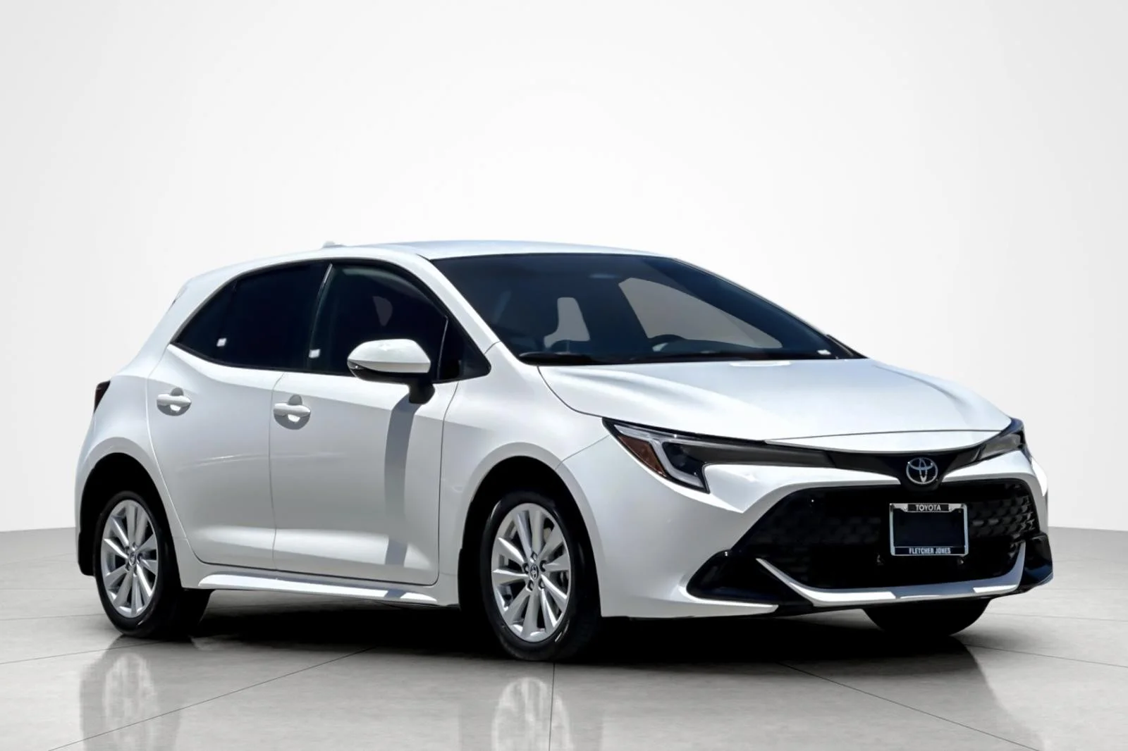 Certified Used 2025 Ice Cap Toyota SE image 7