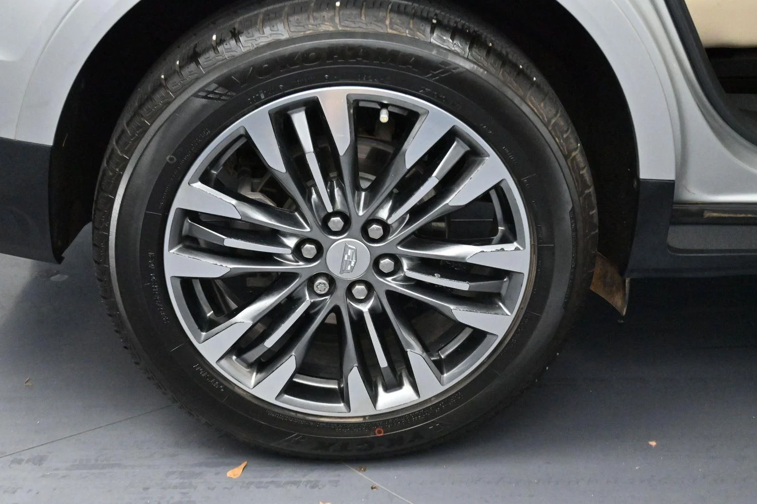 Used 2019 RADIANT SILVER METALLIC Cadillac Luxury FWD image 37