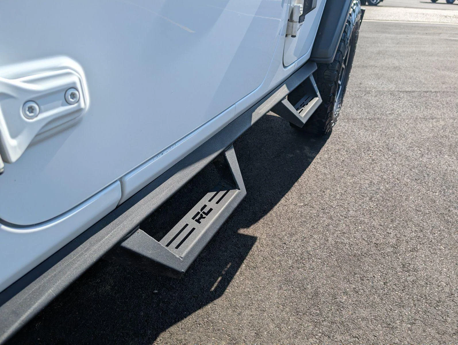 Used 2024 Bright White Clearcoat Jeep Rubicon image 11
