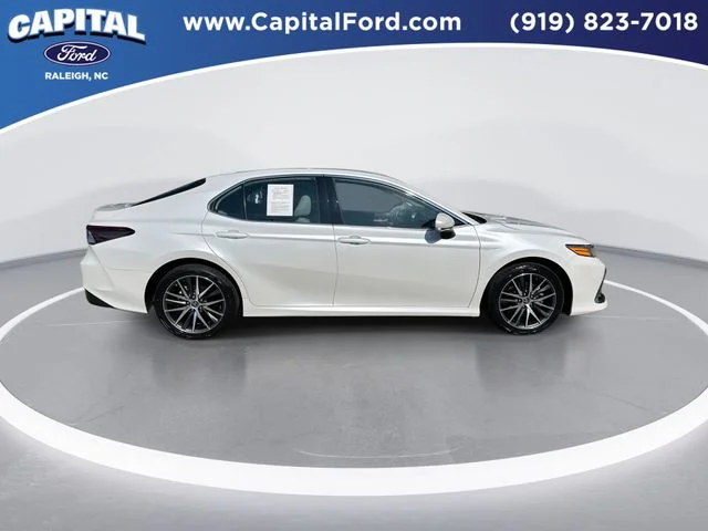 Used 2023 Beige Toyota XLE image 9