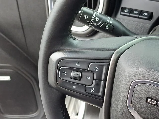 Used 2022 Silver GMC Denali image 20