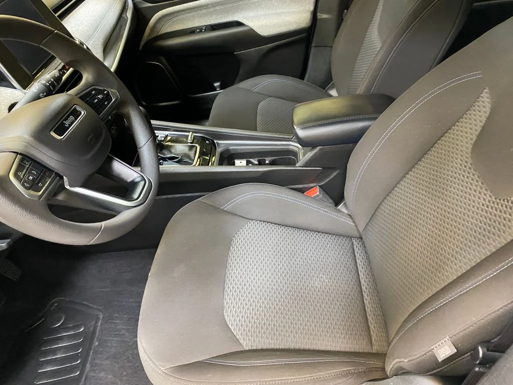 Used 2025 White Jeep Sport image 19