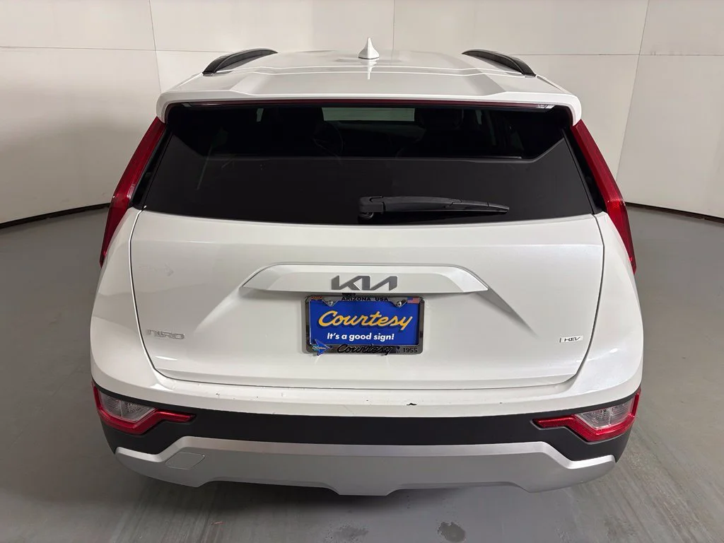 Used 2025 White Kia LX image 7
