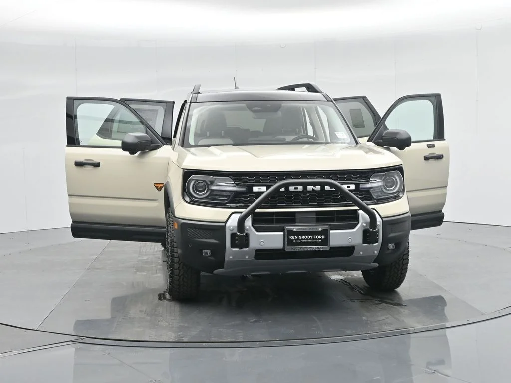 New 2025 Desert Sand Ford Badlands image 31