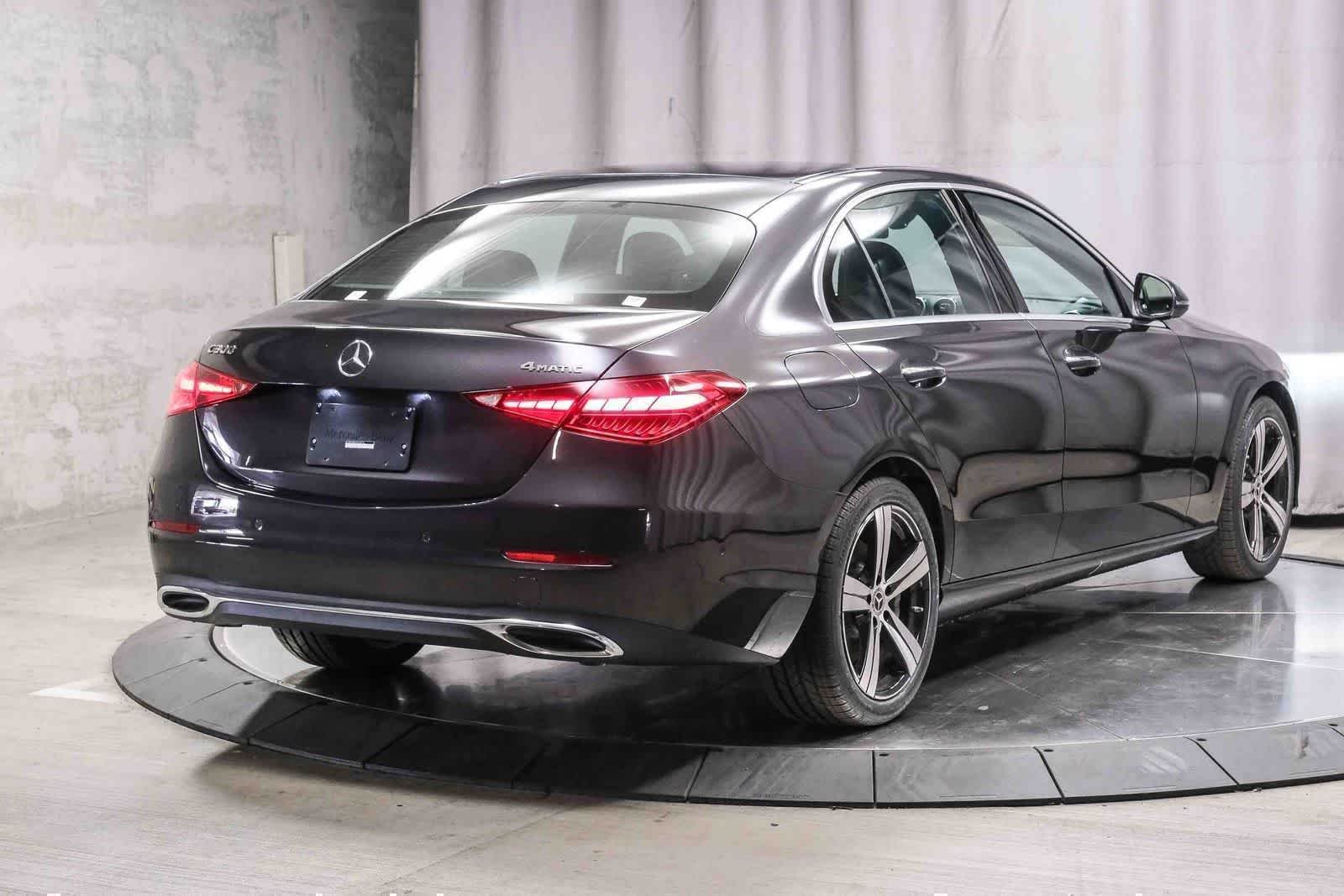 Nuevo Mercedes-Benz C 300 2026 en color gris grafito metalizado, imagen 4