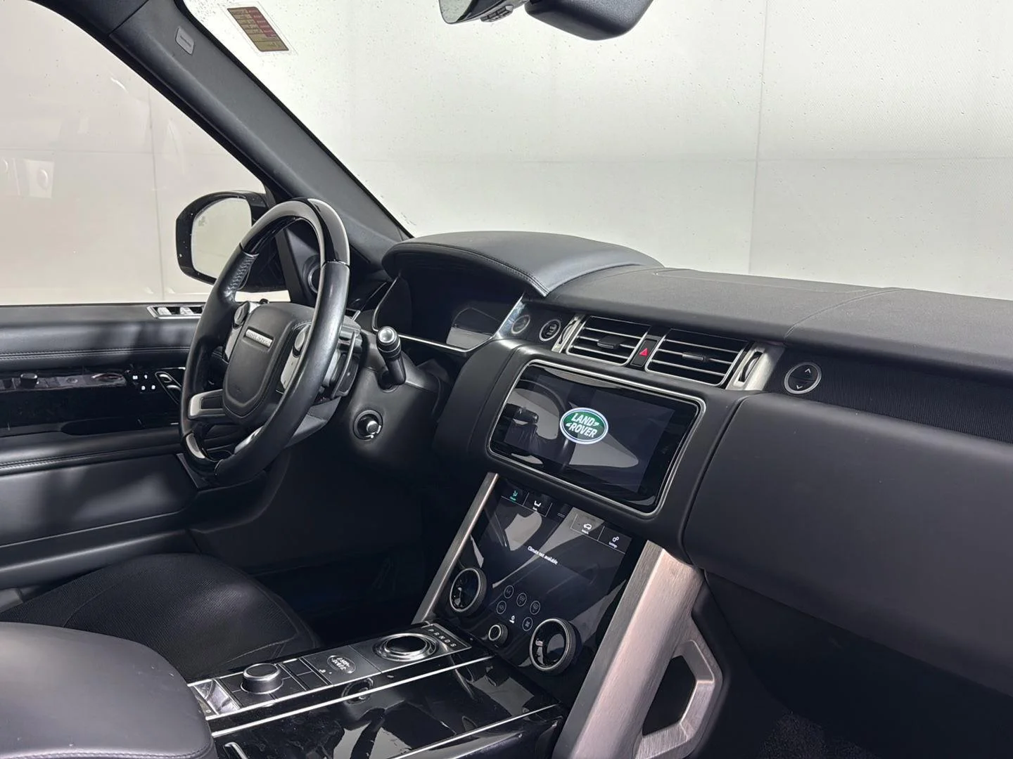 Used 2019 Santorini Black Metallic Land Rover SC image 10