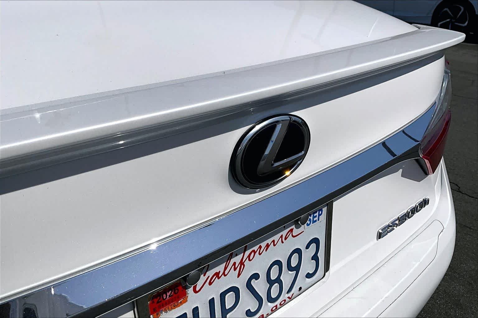 Used 2016 Eminent White Pearl Lexus Hybrid image 30