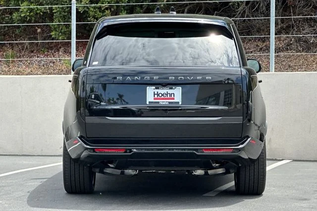 New 2026 Santorini Black Land Rover SE image 4