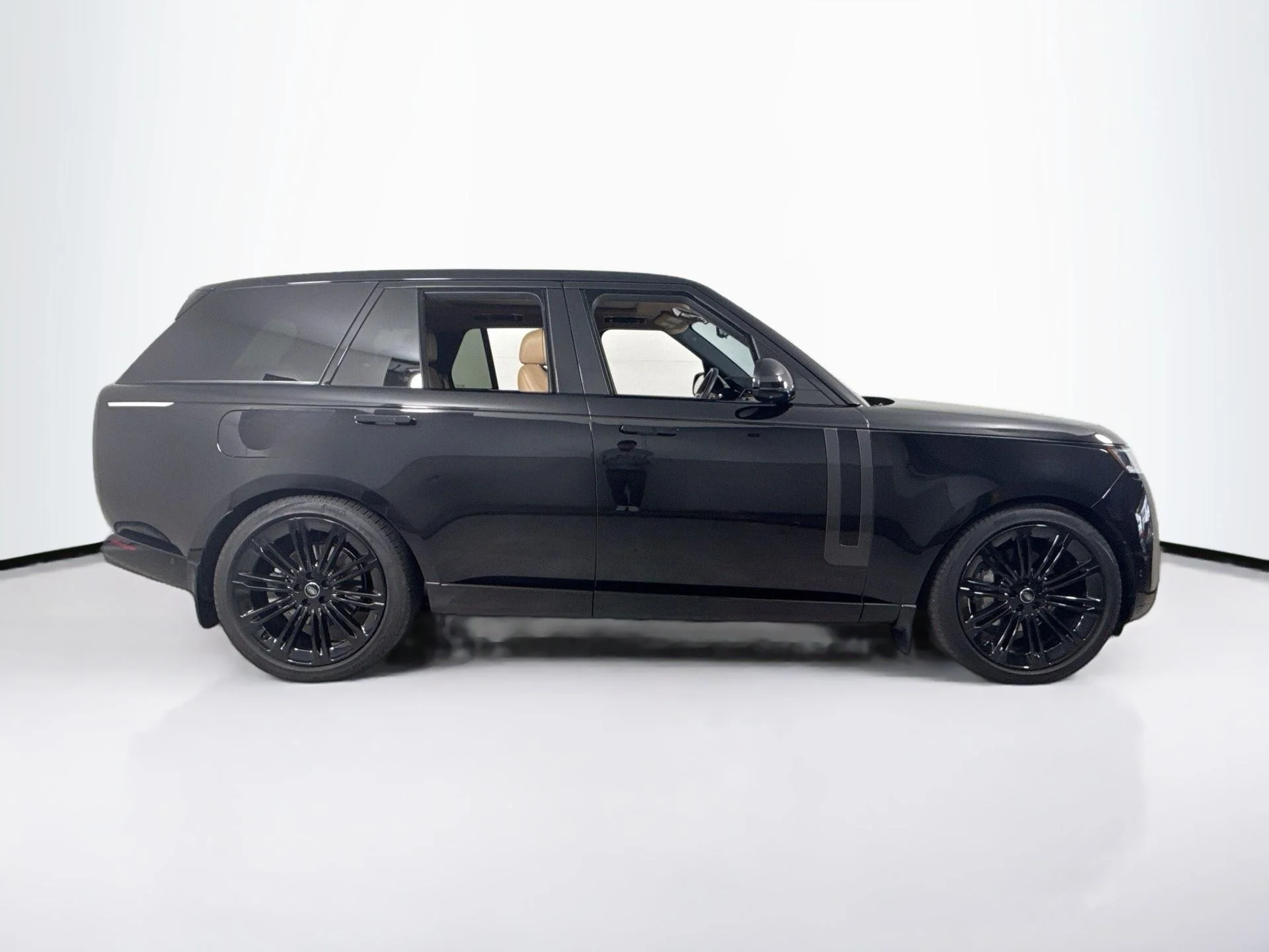 Used 2023 Santorini Black Metallic Land Rover SE image 8