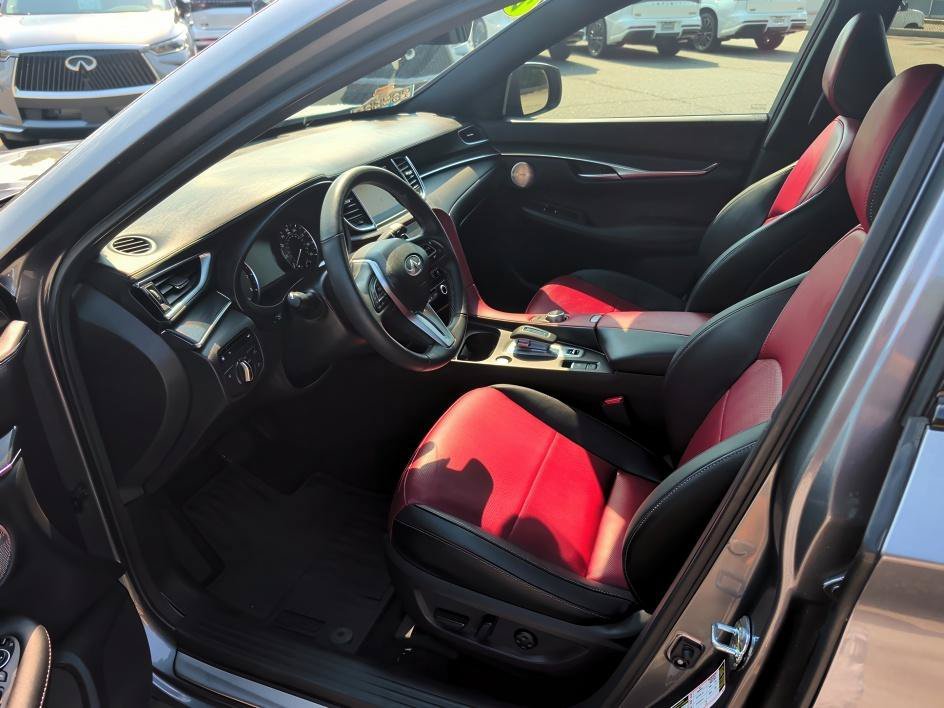 Used 2025 Graphite Shadow INFINITI SPORT image 8
