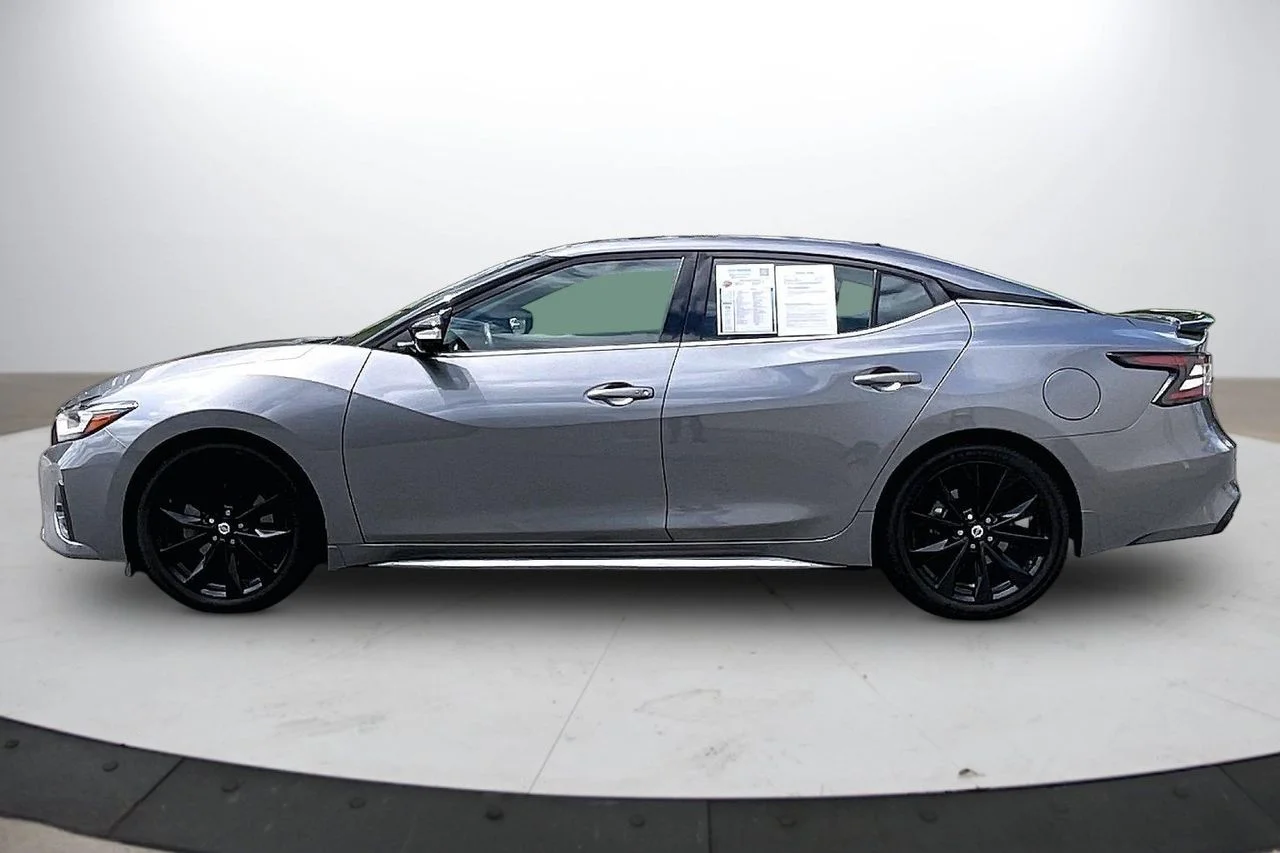 Certified Used 2021 Gray Nissan SR image 5