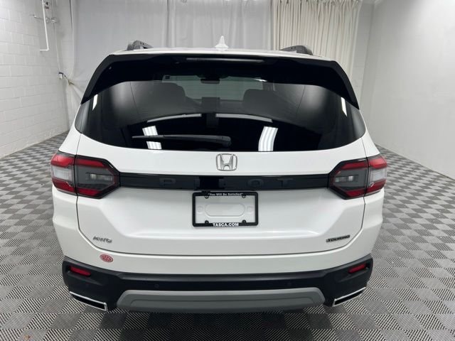 Used 2023 White Honda Touring image 7