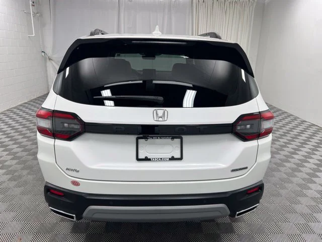Used 2023 White Honda Touring image 7