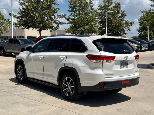 Certified Used 2018 BLIZZARD PEARL Toyota XLE image 9