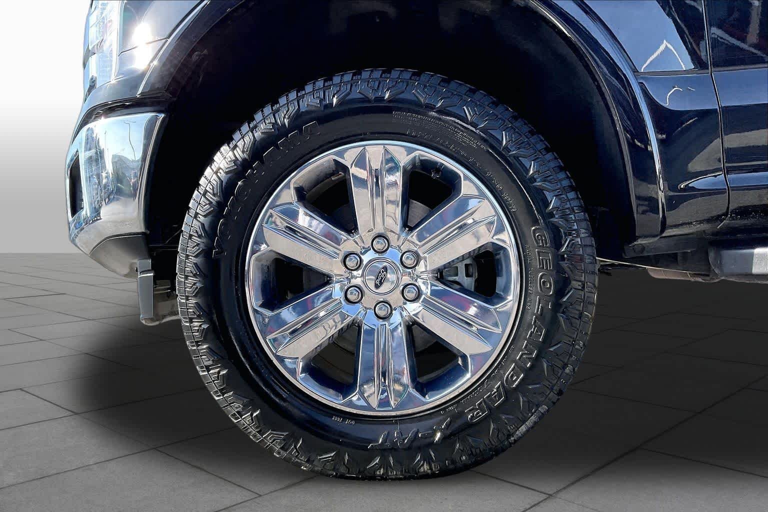 Used 2020 Agate Black Metallic Ford LARIAT image 11