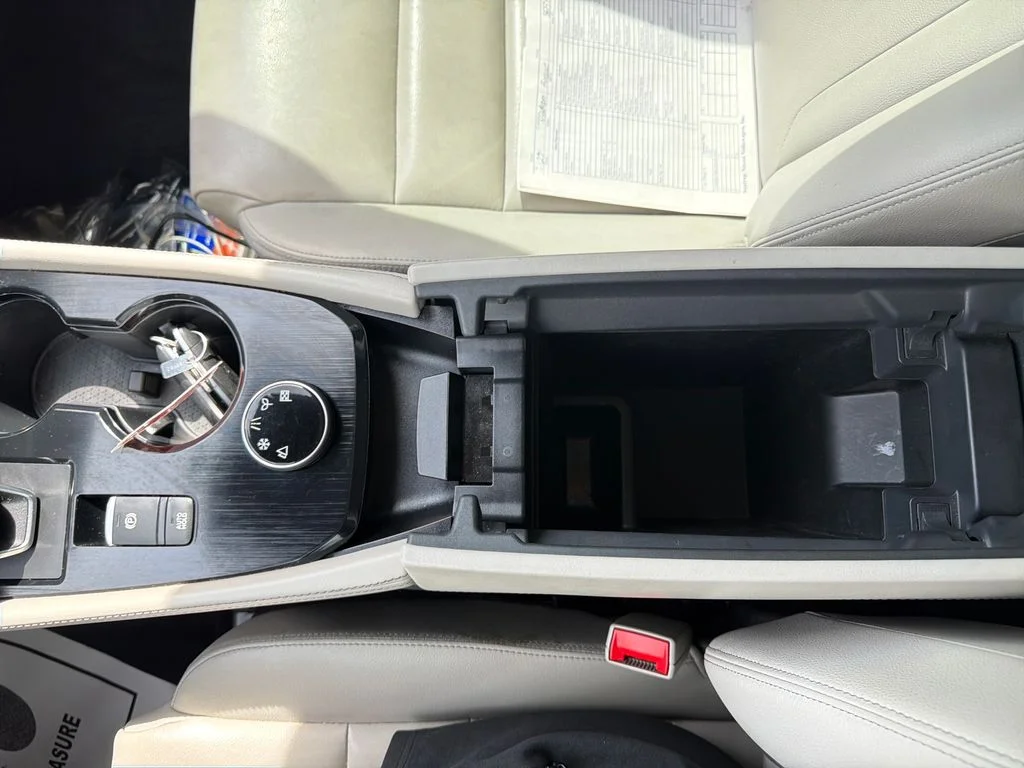 Used 2023 White Nissan SL image 24