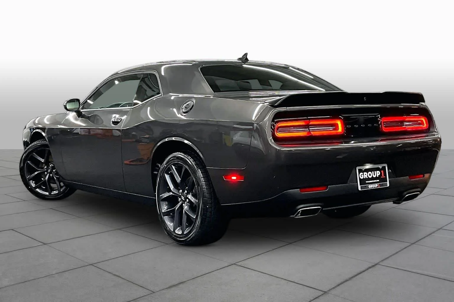 Used 2023 Granite Pearlcoat Dodge SXT image 10