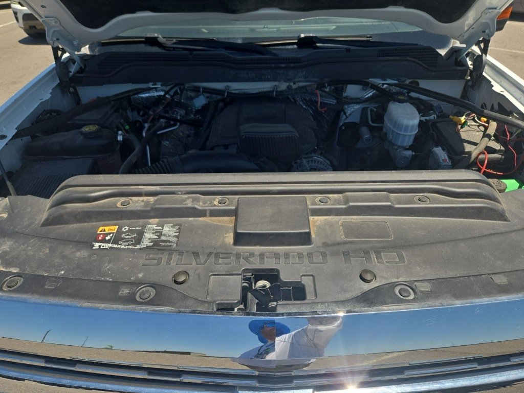Used 2018 Summit White Chevrolet LT image 9